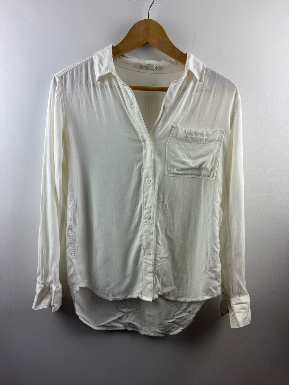 Aritzia Talula White Relaxed Rayon Longsleeve Button Up Shirt XXS Blouse